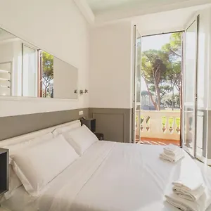 Konukevi We, Roma
